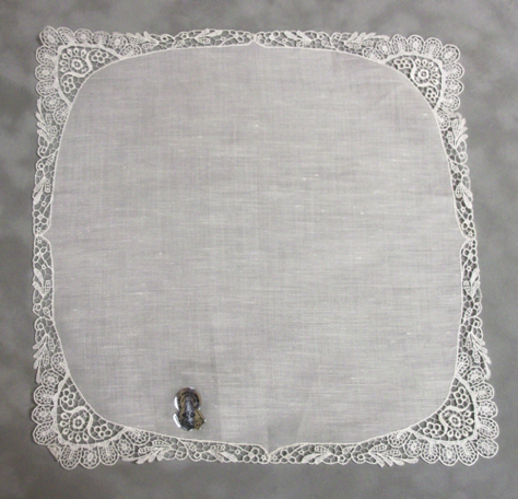 11 X 11 SWISS WHITE LINEN

EYELET LACE TRIM

$10.00